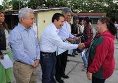 Foto: AFMedios/ El secretario de Educación entregó reconocimientos a maestros.